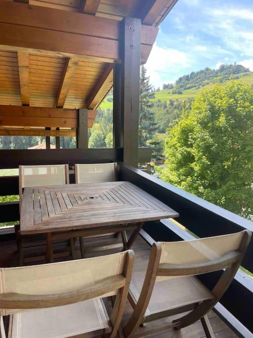 Balkón nebo terasa v ubytování Modern 2 bedroom apartment in Laax