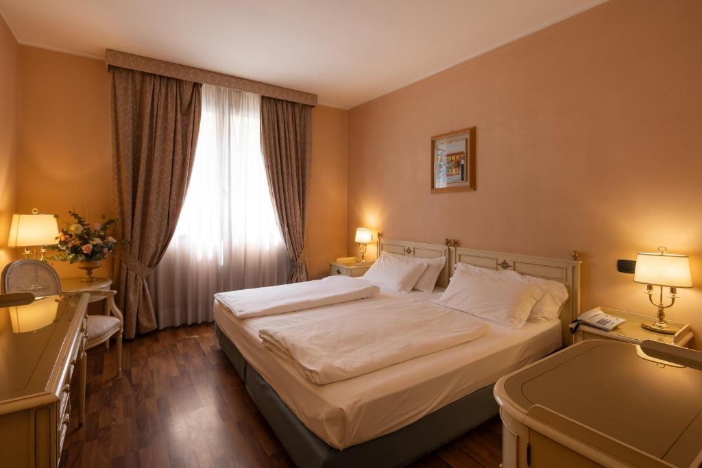 Posteľ alebo postele v izbe v ubytovaní Hotel Lucrezia Borgia