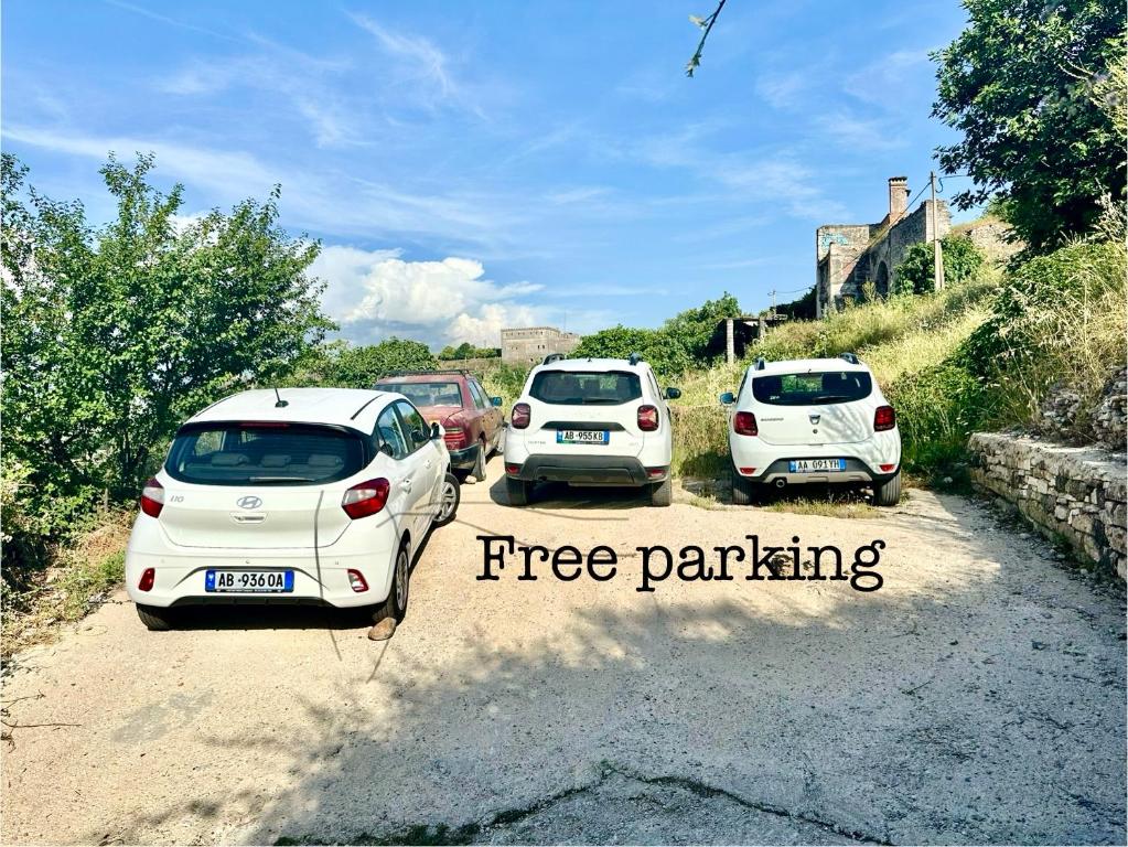 Fotografie z fotogalerie ubytování Guesthouse Mele v destinaci Gjirokastër