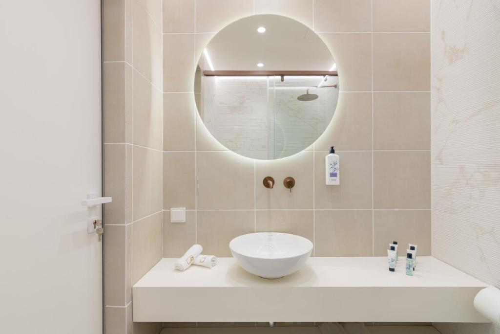 Koupelna v ubytování Socrates Fully Equipped Apartments with Unique Design