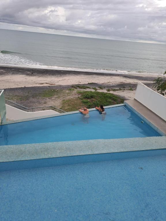 Bazén v ubytování Apartamento Playa Corona nebo v jeho okolí