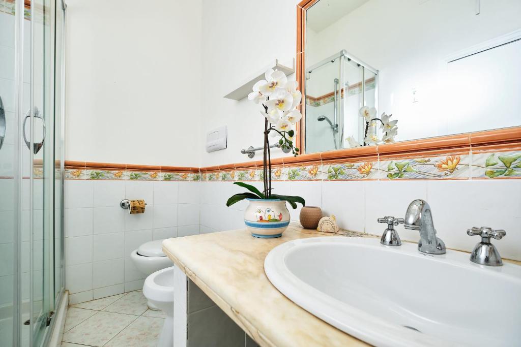 A bathroom at Villa Torù