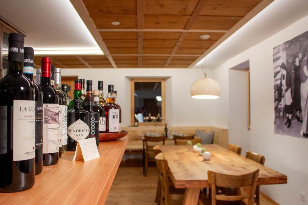 Nápoje v ubytování Osteria Bäkar