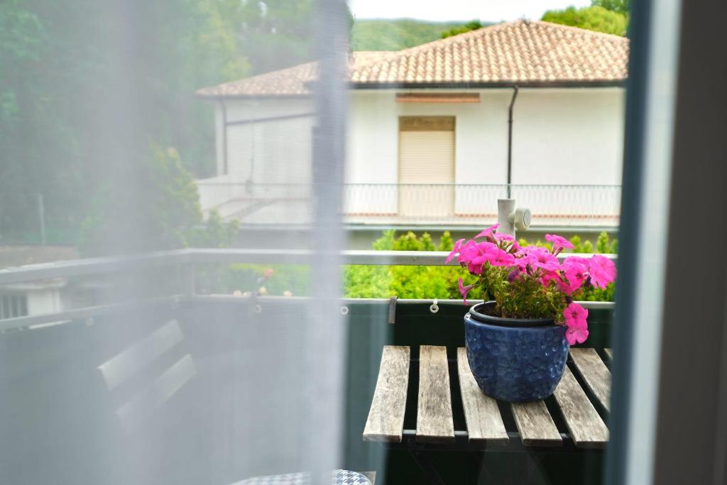 A garden outside Villa Torù