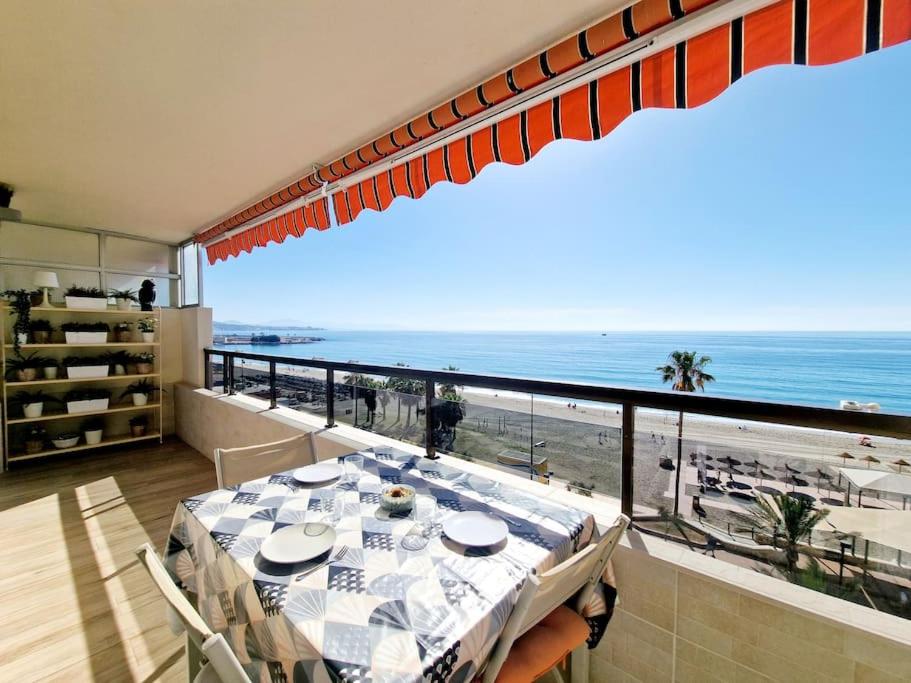 Beachfront Dream: Prime Location with Sea Views