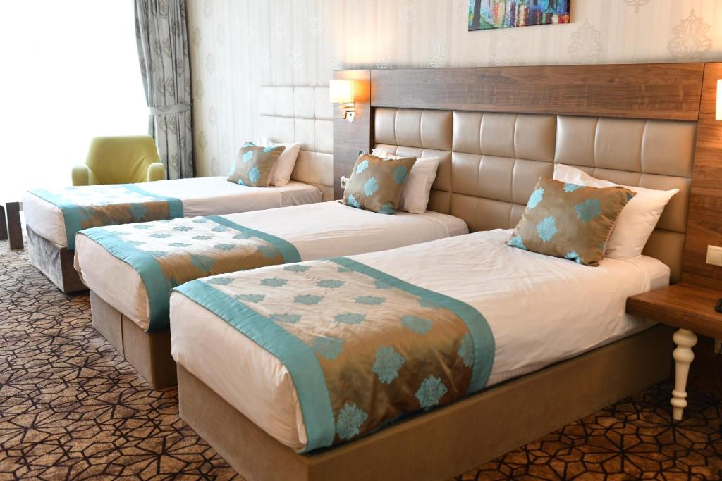 Royal Hotel Inegol - Habitación Triple Estándar
