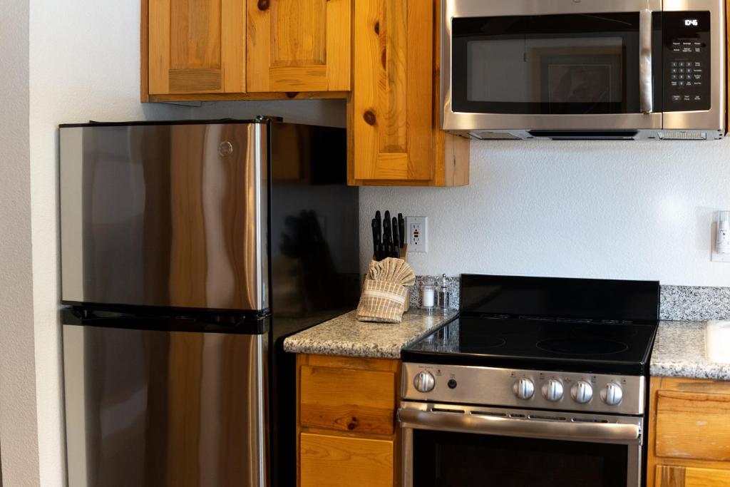 Red Wolf Lakeside Lodge - Appartement D'une Chambre