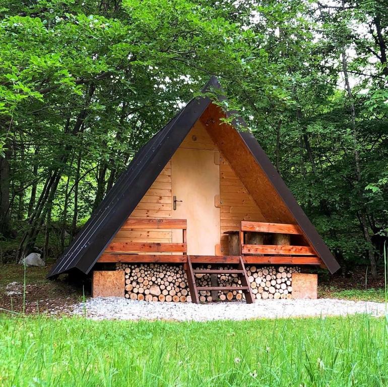 Aed väljaspool majutusasutust Glamping Krn