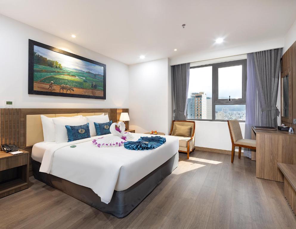 Phòng Deluxe Giường Đôi Nhìn Ra Thành Phố