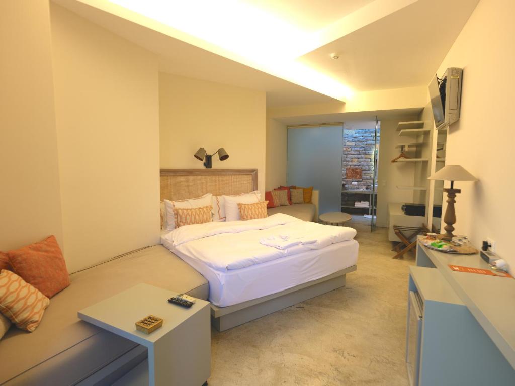 TV a/nebo společenská místnost v ubytování Bella Sombra Hotel