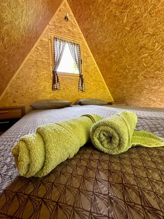 Voodi või voodid majutusasutuse Glamping Krn toas