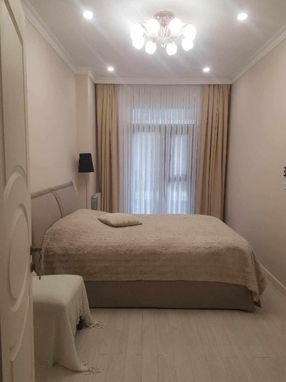 Postel nebo postele na pokoji v ubytování Batumi Lux