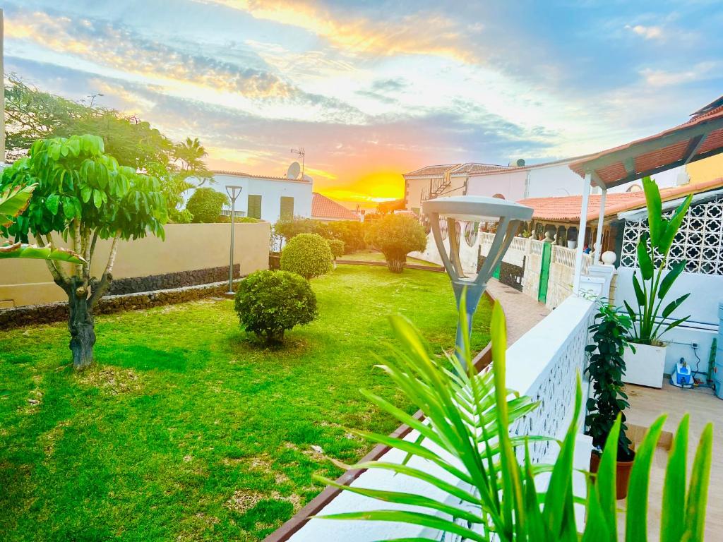 Blick in einen Haushof in der Unterkunft LaVITALSOL in Adeje