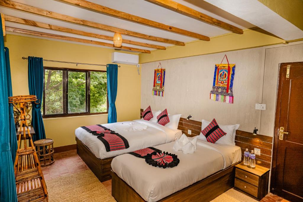 Postel nebo postele na pokoji v ubytování Nepali Heritage Hotel
