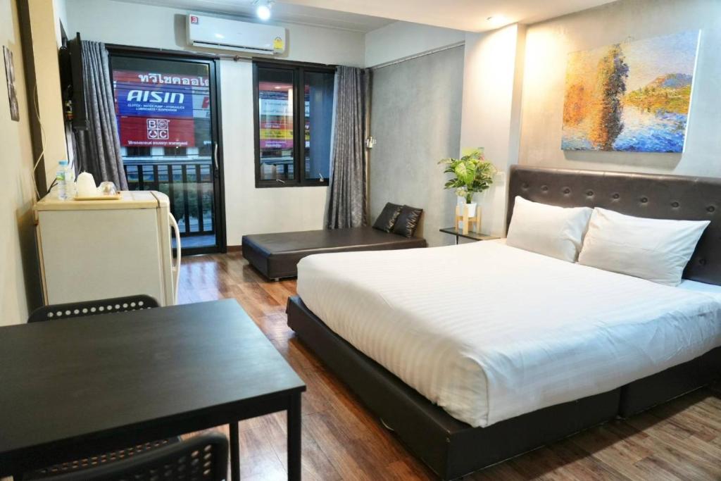 Postel nebo postele na pokoji v ubytování Bkk39 Airport hotel