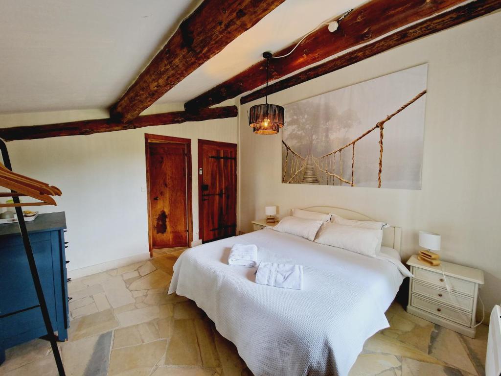 Mas du Rollier Chambres d'hôtes - Double Room With Private Bathroom