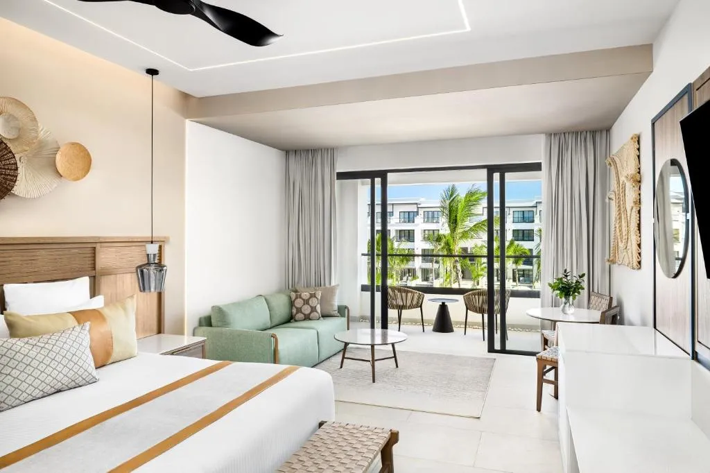 Junior Suite Pool View King