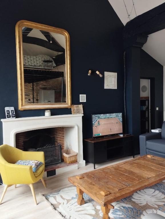 Photo de la galerie de l'établissement Maison de charme avec piscine en partage, à Saint-Jean-des-Mauvrets