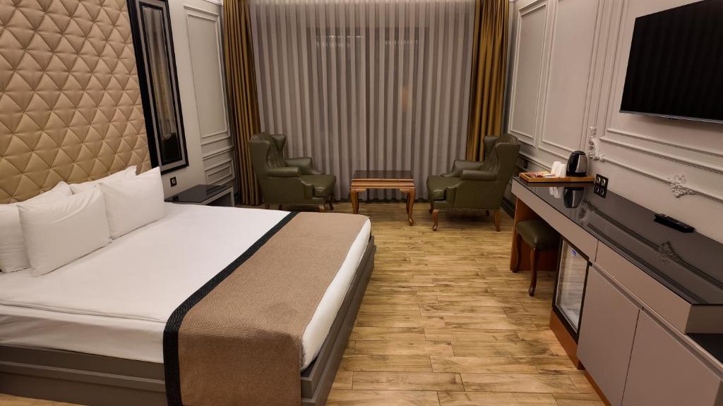 Lala Grand Hotel - Deluxe King Room