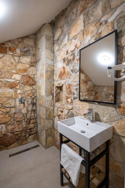Koupelna v ubytování Art Hotel
