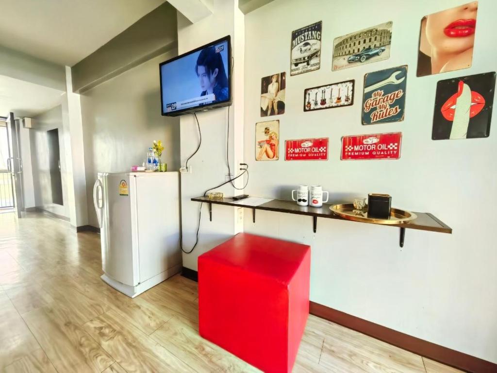 TV a/nebo společenská místnost v ubytování Bkk39 Airport hotel