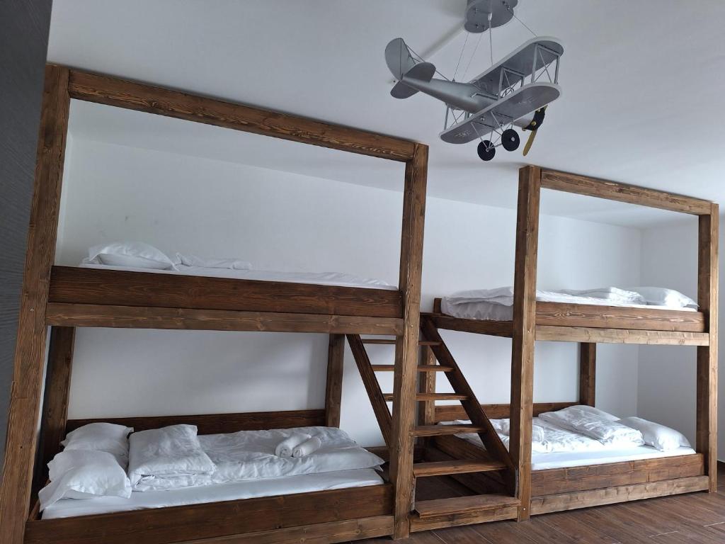 Pensiunea Casa de pe Vale - Quarto Quadruplas Com Banheiro Privativo