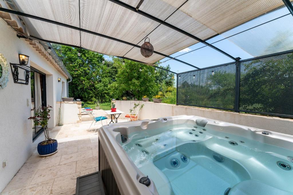 Photo de la galerie de l'établissement Le Titibu - Gîte et Spa Sud France, à Saint-Paulet-de-Caisson