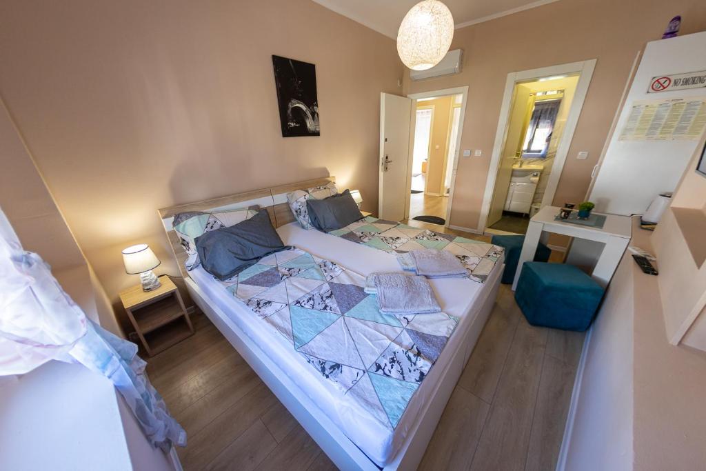 Postel nebo postele na pokoji v ubytování Kaldrma Guesthouse