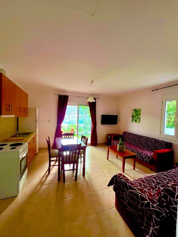 TV a/nebo společenská místnost v ubytování Chakalaka Resort