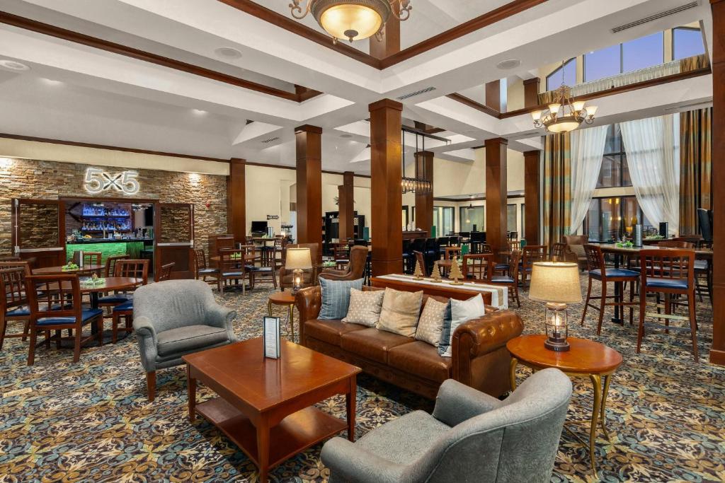TV a/nebo společenská místnost v ubytování Staybridge Suites Everett - Paine Field by IHG