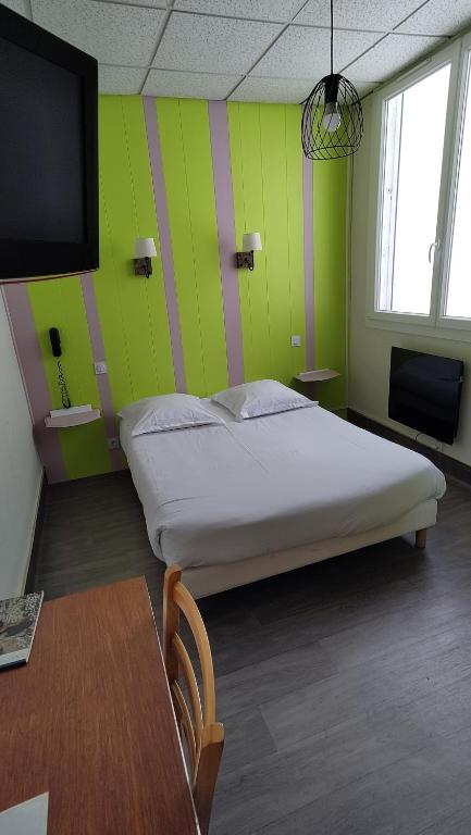 TV a/nebo společenská místnost v ubytování Hotel Le Colibri