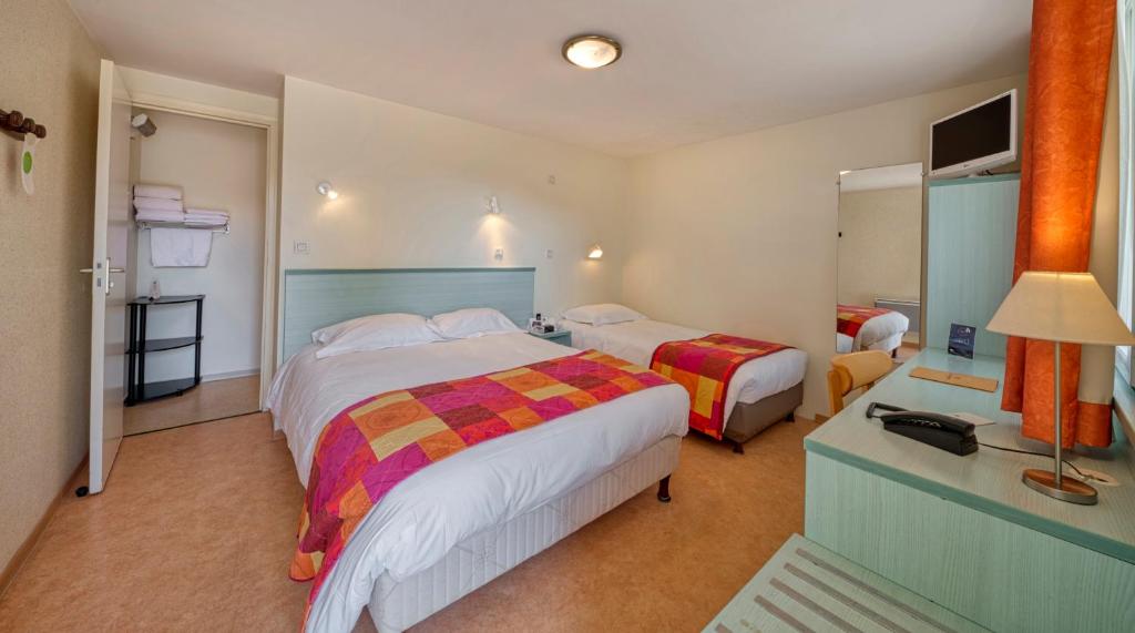 Logis Hôtel Le Pan De Bois - Habitación Triple