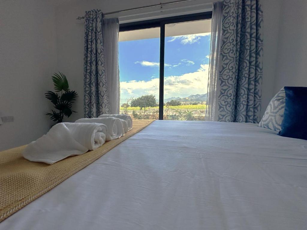 Voodi või voodid majutusasutuse Sunny Seaside Retreat - Studio Apartment, Bahceli toas