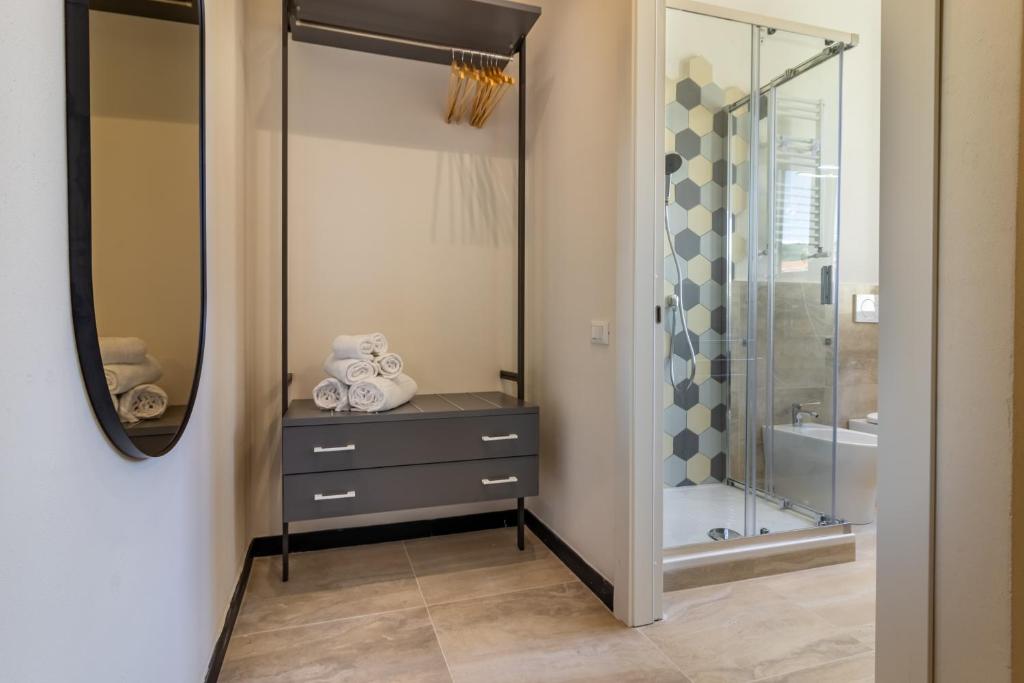 Koupelna v ubytování Oldoini Luxury Apartment and Suites