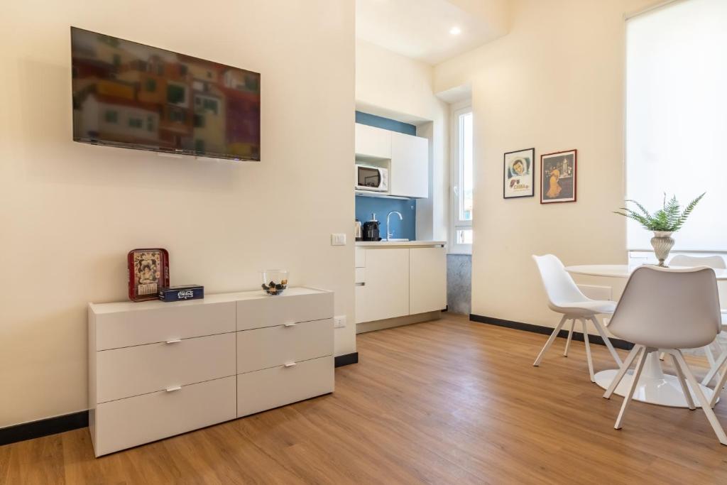 TV a/nebo společenská místnost v ubytování Oldoini Luxury Apartment and Suites