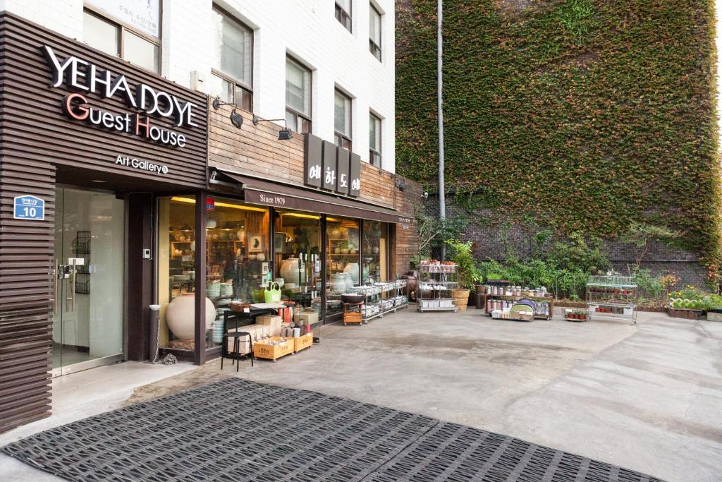 a store front of a building with a storefront at Yehadoye Guesthouse in Seoul