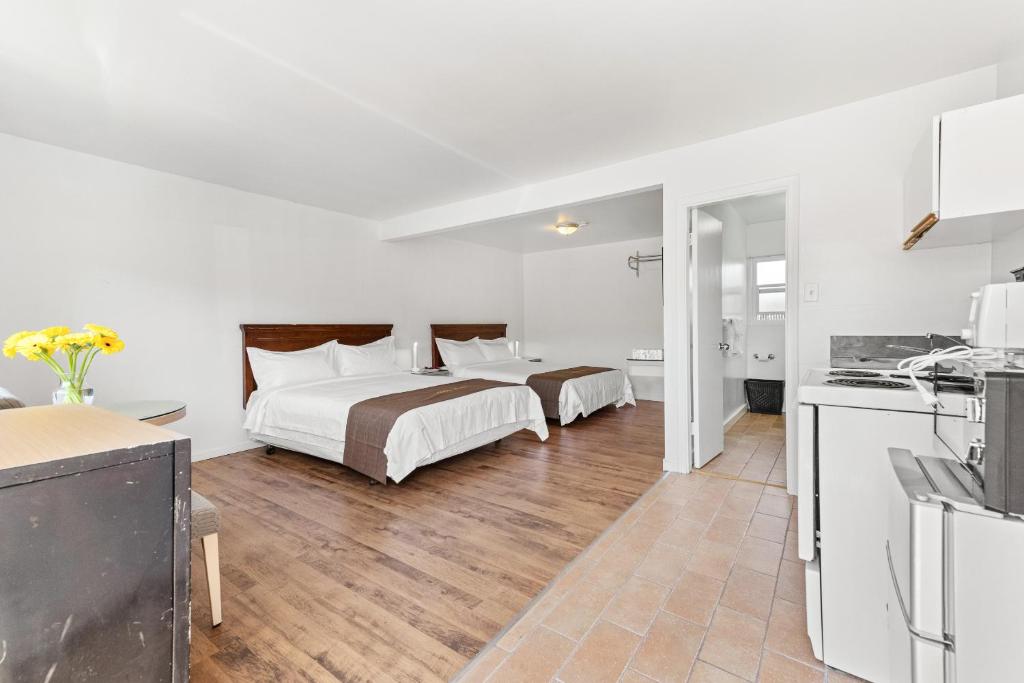 Kuchyň nebo kuchyňský kout v ubytování 5000 Motel