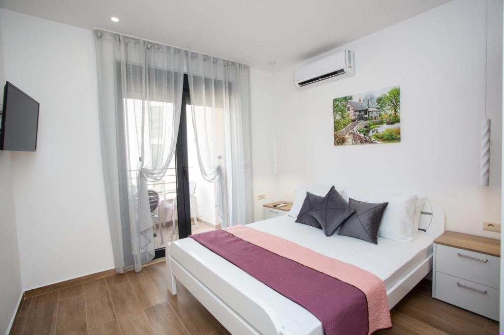 Postel nebo postele na pokoji v ubytování Apartments NIKOS FAMILY