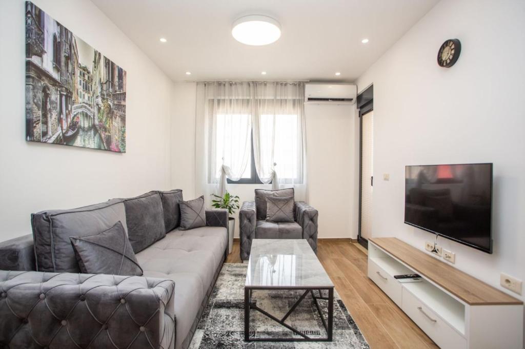 TV a/nebo společenská místnost v ubytování Apartments NIKOS FAMILY