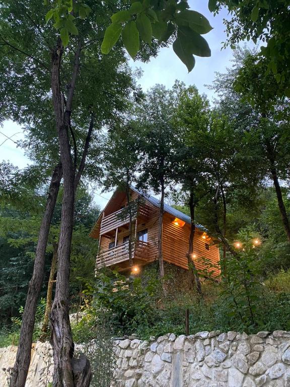 Příroda nedaleko luxury tent