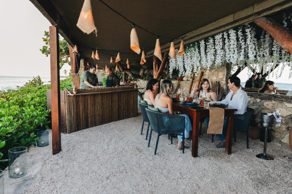 Гости Mezzanine Tulum, a Small Luxury Hotel