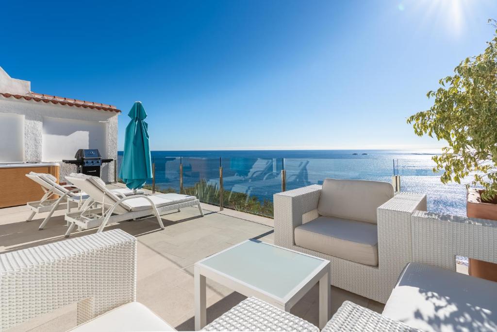 a patio with a view of the ocean at Maryvilla Inspiración y Vacaciones - Bungalows in Calpe
