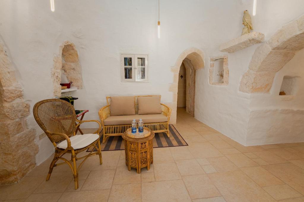 Posezení v ubytování Trulli Oiseaux Migrateurs