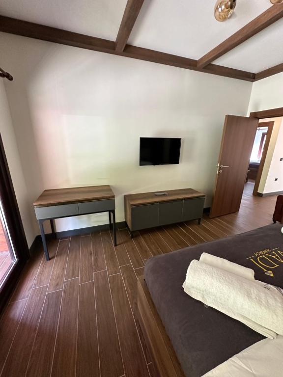 TV a/nebo společenská místnost v ubytování Vadi Bungalow