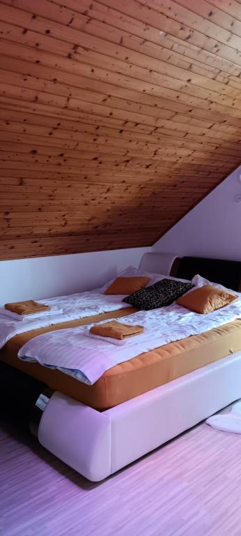 Postel nebo postele na pokoji v ubytování Hiša Piber