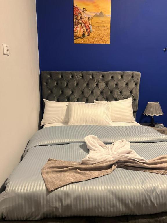 Postel nebo postele na pokoji v ubytování Cairo Downtown Apartments