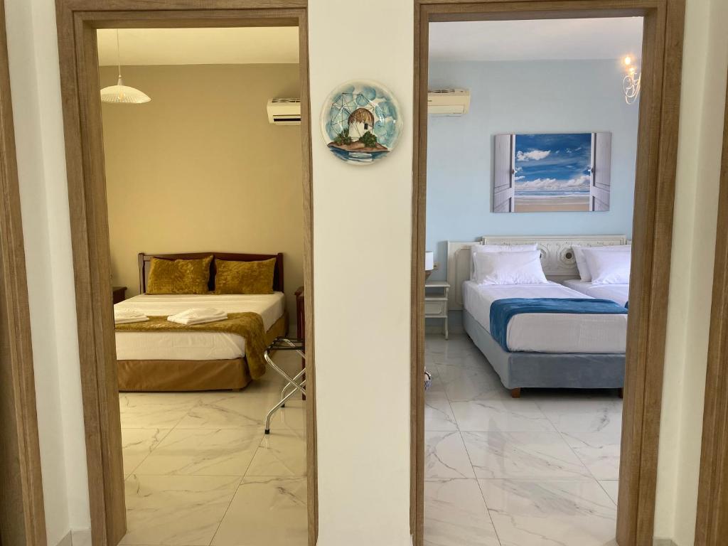 Postel nebo postele na pokoji v ubytování Sole e Mare Suite at Sidari Beach