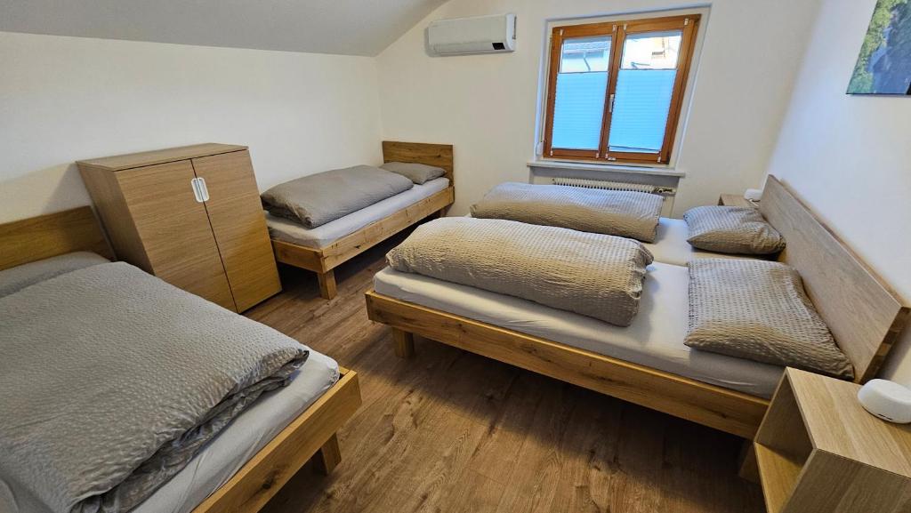 Postel nebo postele na pokoji v ubytování FeWo in der Kiese Hard