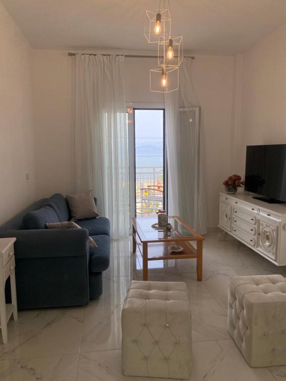 TV a/nebo společenská místnost v ubytování Sole e Mare Suite at Sidari Beach