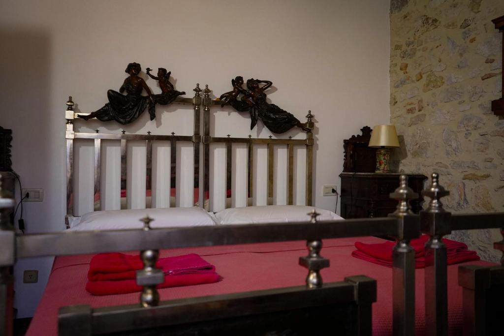 A bed or beds in a room at Le Gorghe di Valmarino